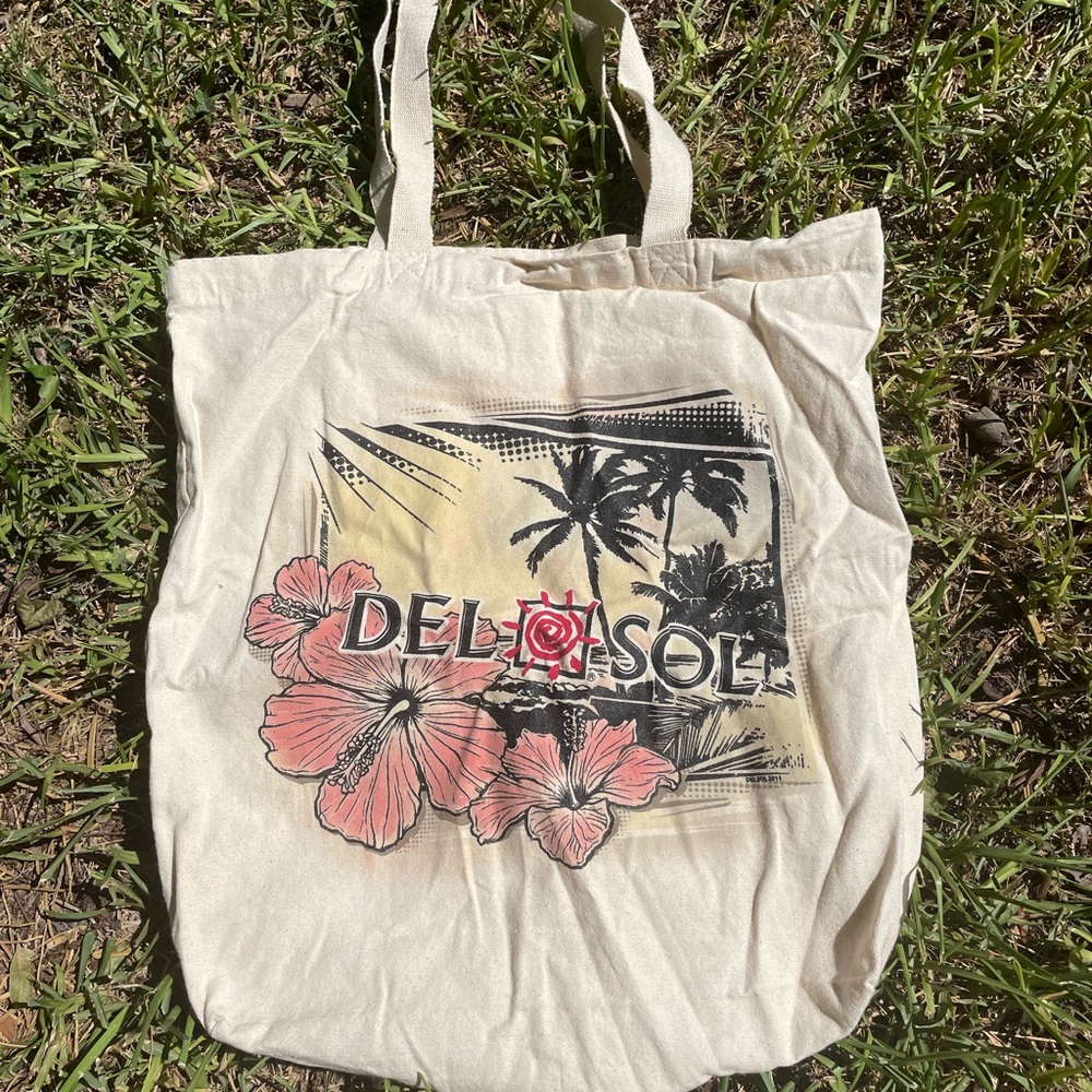Color changing tote bag